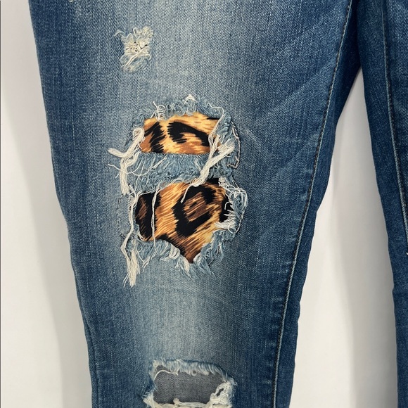 Judy Blue Distressed Skinny Jeans Leopard patches Size 9/29 - Picture 2 of 6